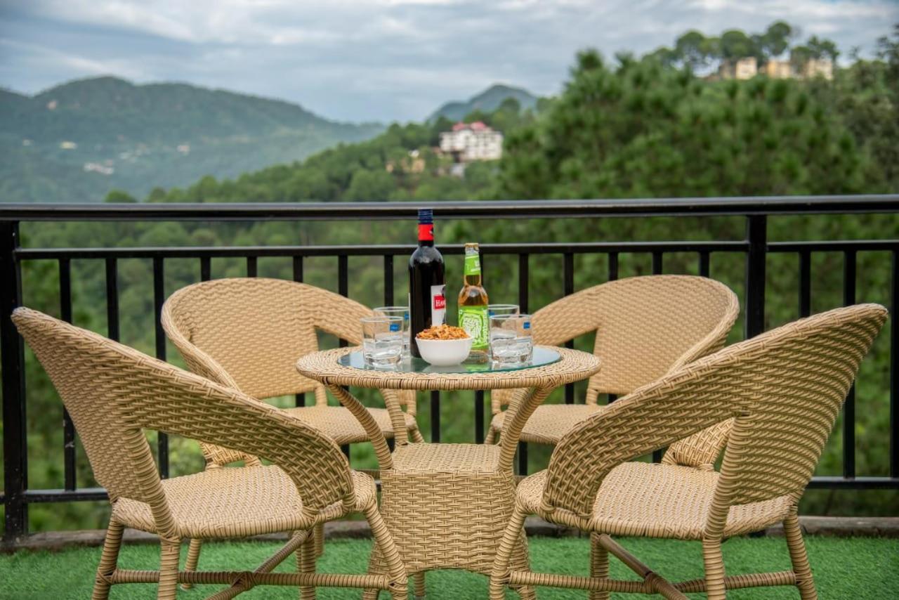 Mystic Kasauli I Pvt Balcony I Peacefull Area I Serviced Apt I By Exotic Stays Eksteriør billede