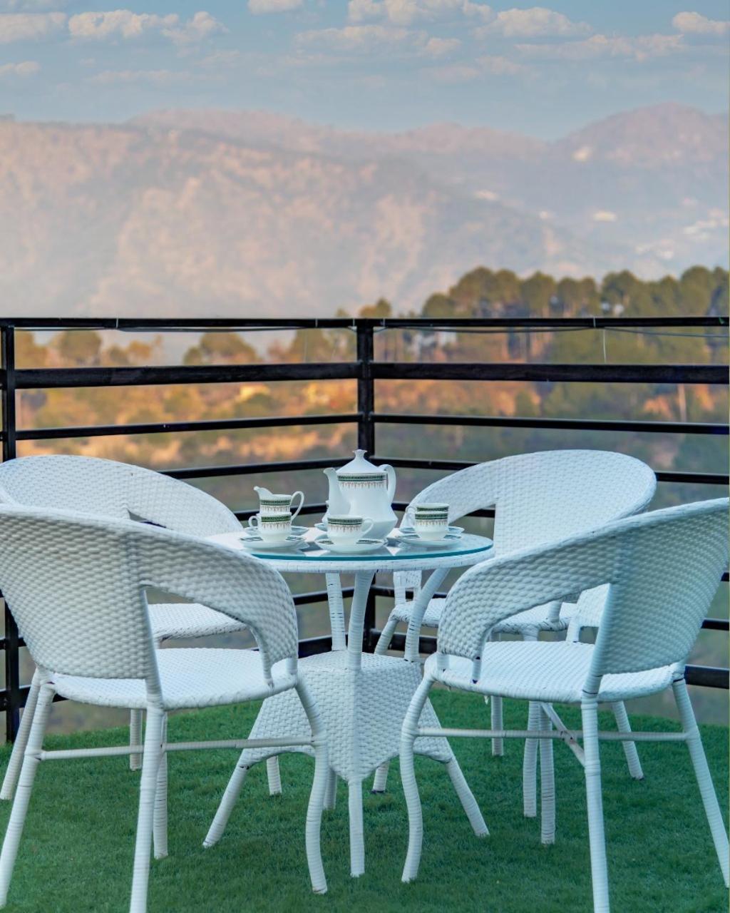 Mystic Kasauli I Pvt Balcony I Peacefull Area I Serviced Apt I By Exotic Stays Eksteriør billede